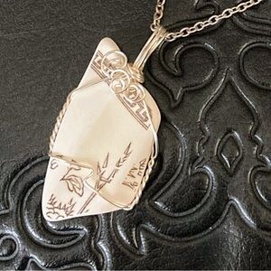 Twisted and Tied Jewelers necklace NWOT